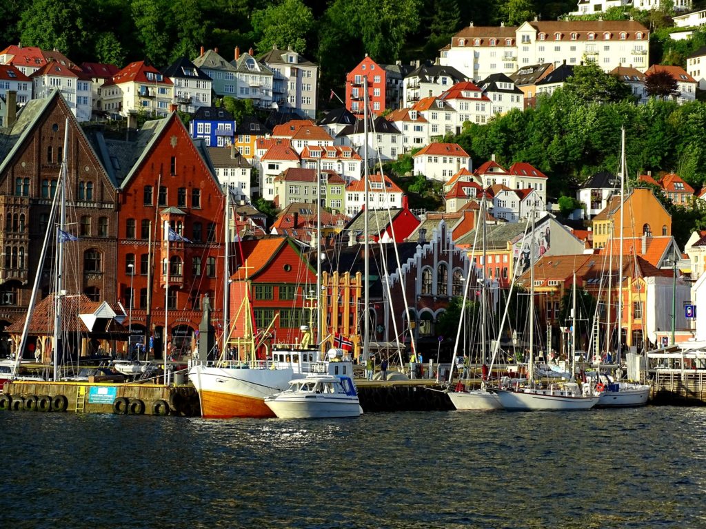 Hurtigruten fra Bergen til Trondheim Norge, nordmannsreiser, norden
