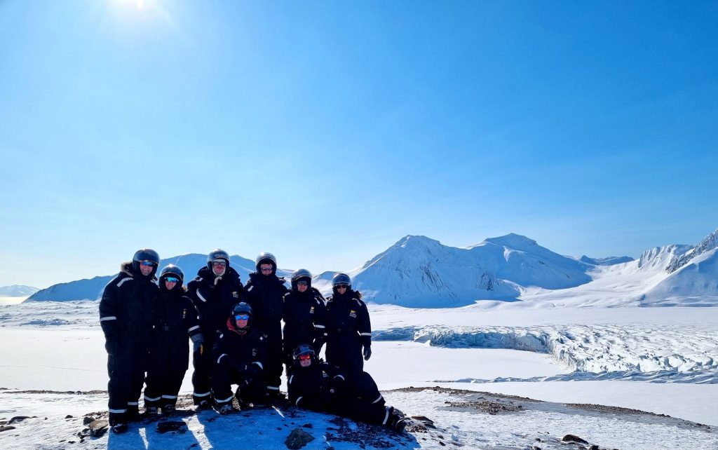 Snøscootertur til Isfjord Radio på Svalbard I Nordmanns-Reiser