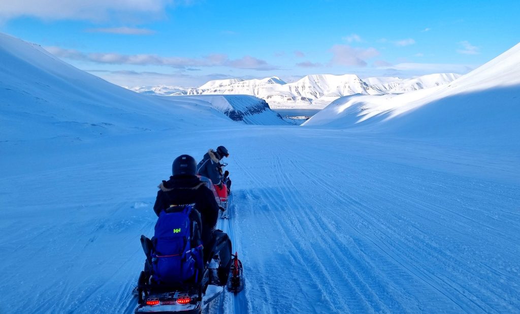 Snøscootertur til Isfjord Radio på Svalbard I Nordmanns-Reiser
