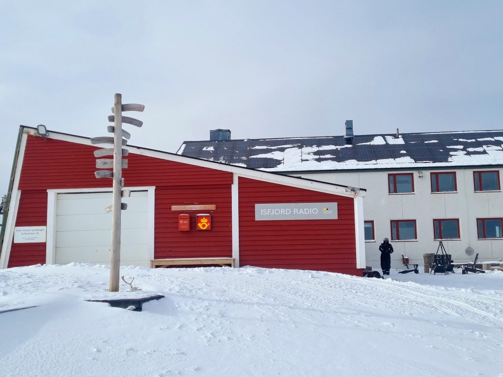 Snøscootertur til Isfjord Radio på Svalbard I Nordmanns-Reiser