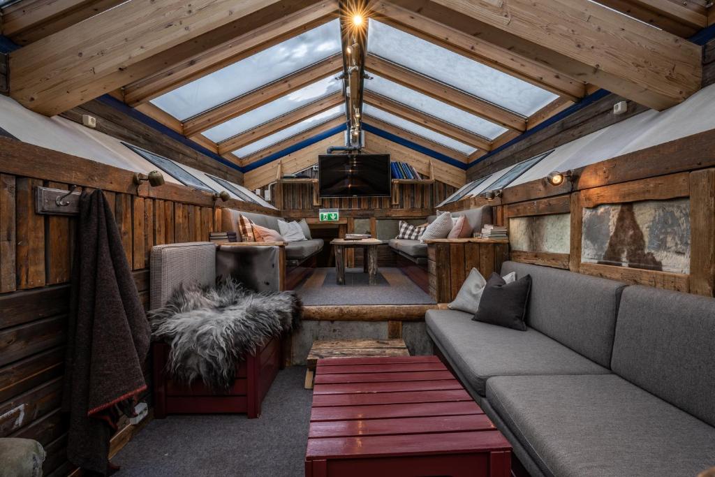 Basecamp hotel Longyearbyen med Nordmanns-Reiser